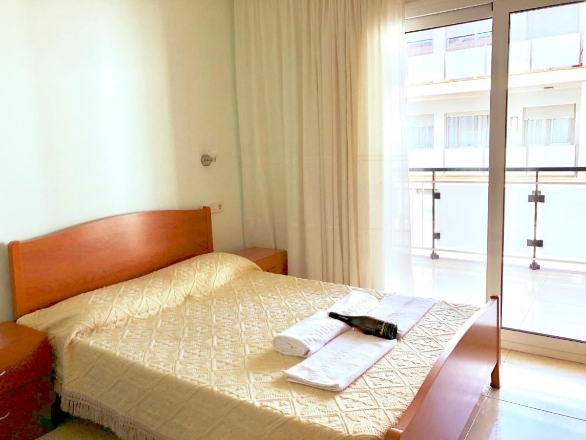 Apartamentos Benet Roses Exterior photo